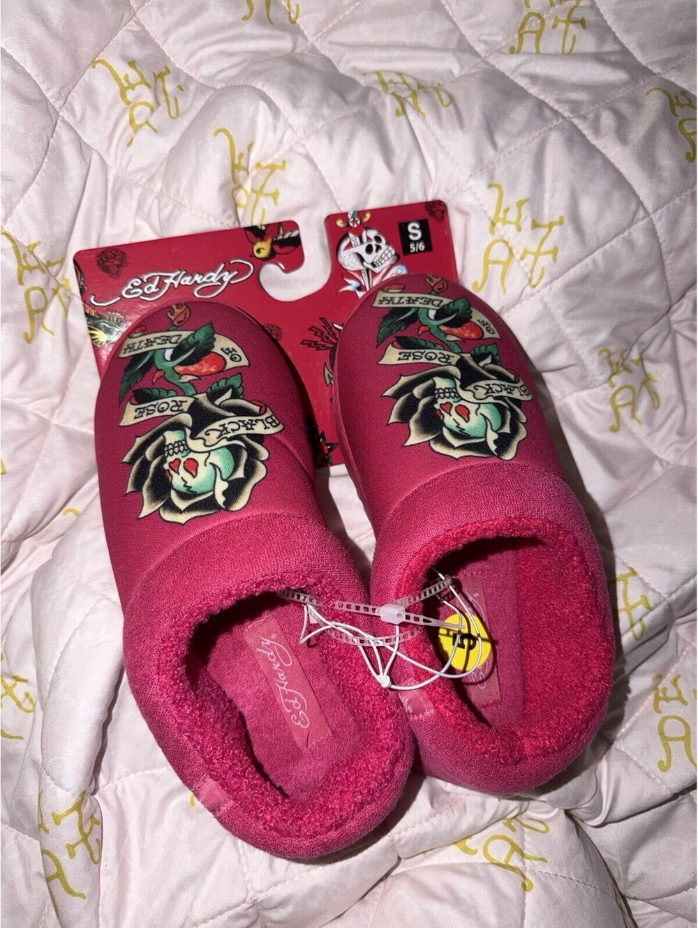 Ed Hardy Slippers Pink Size Medium 5/6 Women's Skull Black Rose NWT